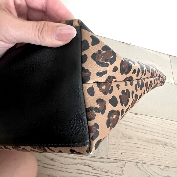 Fossil Tote - Picture 5 of 7